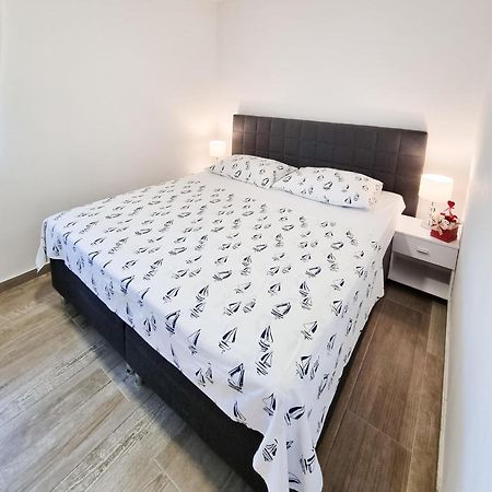 Apartment Ane 2 Tisno Eksteriør billede