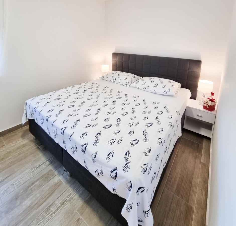 Apartment Ane 2 Tisno Eksteriør billede